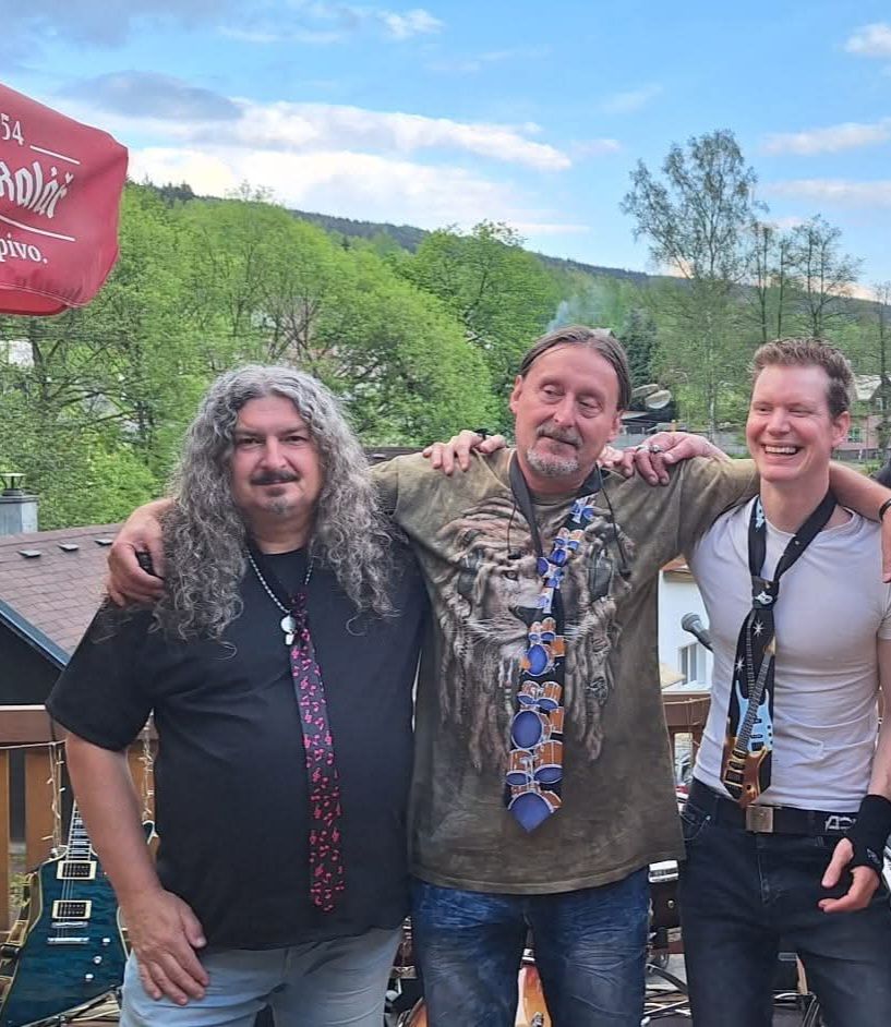 🎸 Víla Análka – koncert na venkovním pódiu