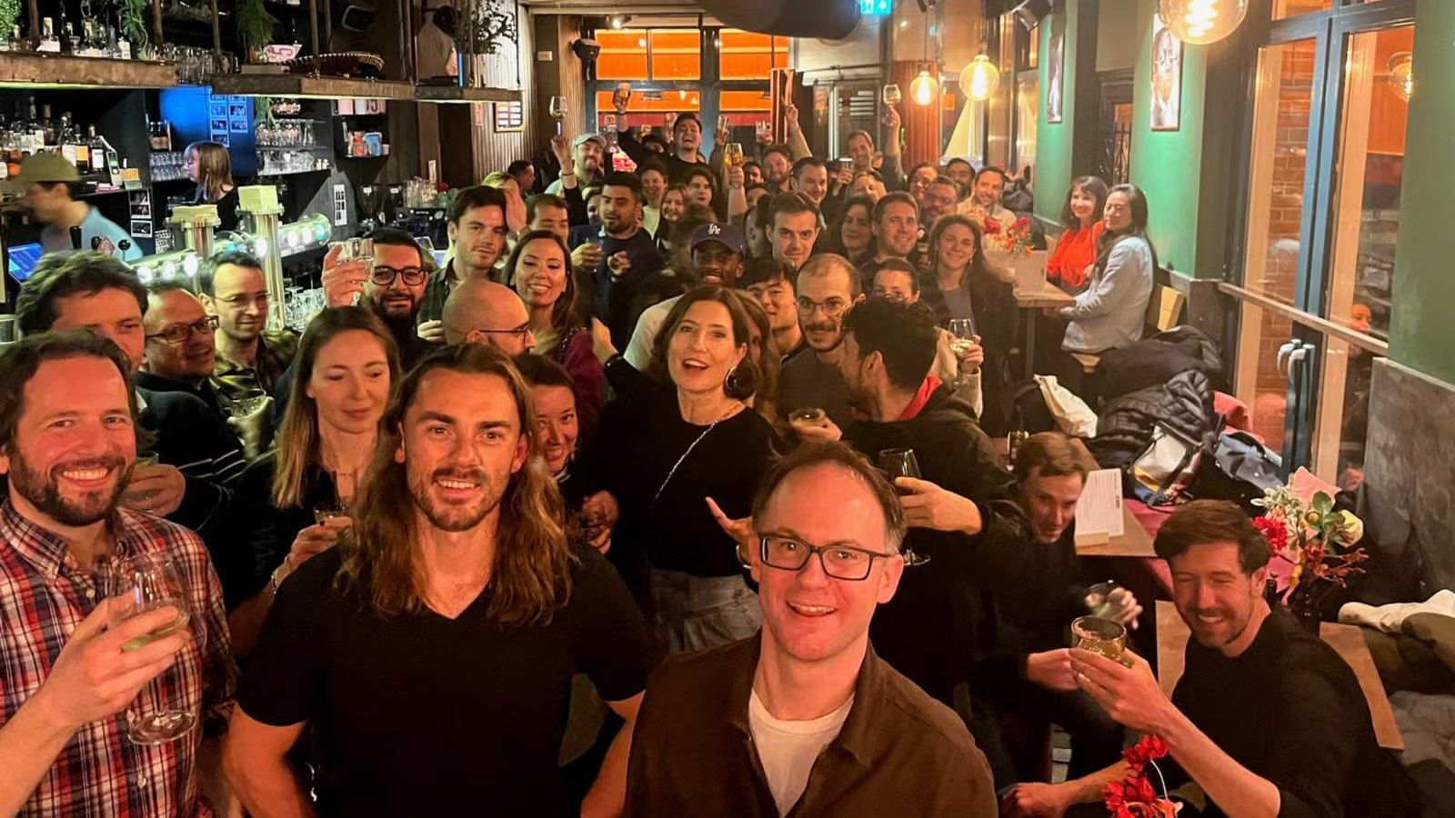 Midweek Crisis Drinks 🍹 Meet Fellow Expats & Make Friends (Overtoom)