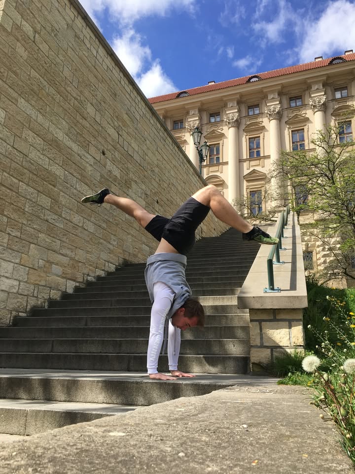 Kurz Stojky / Handstands
