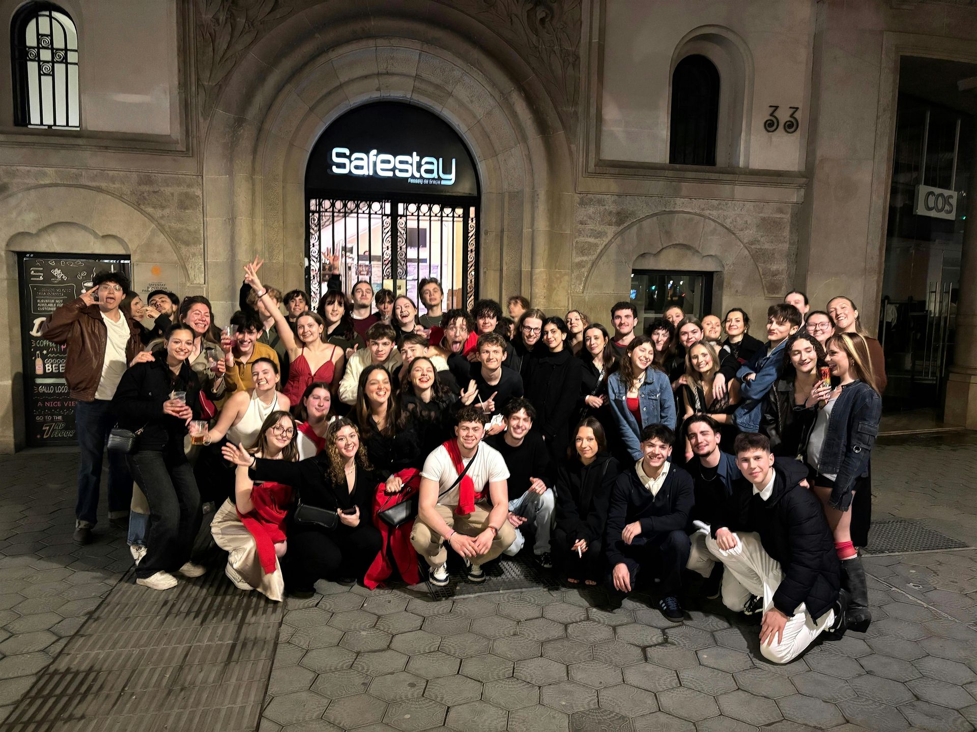 Barcelona Party Tour / Pub Crawl Beer Pong & Drinking Game + VIP Club Entry