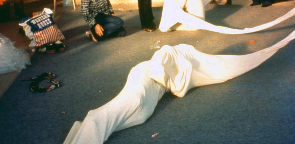 Lygia Clark: Performances | #1 Tunnel | Lebensstrukturen