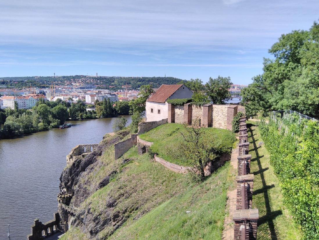Vyšehrad  ženských legend a pověstí - zážitková procházka (Jan Kroča a Helena Máslová)