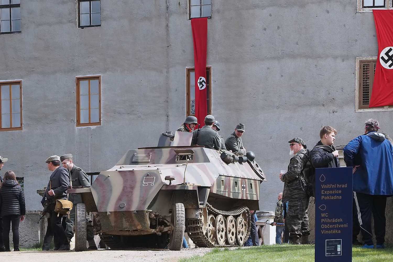 Ztišme republiku a promítání filmu Paměť války