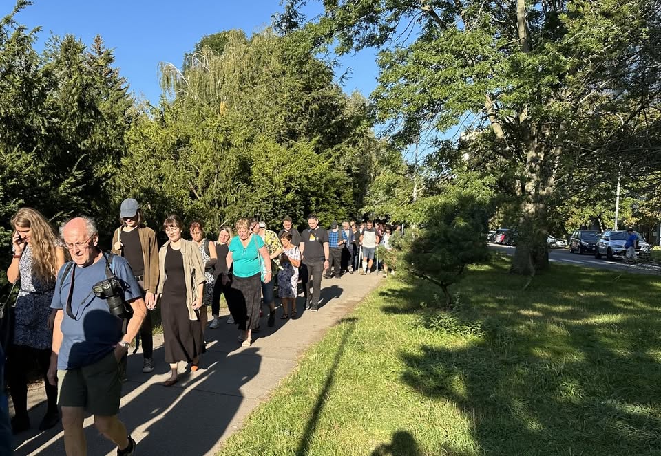 Stromy mezi našimi domy: Dendrologická procházka sídlištěm Ďáblice