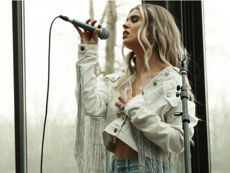 LIVE MUSIC: Sam Girl