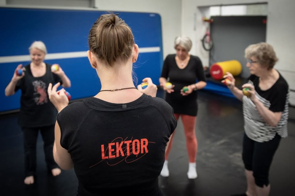 Setkání cirkusáků třetího věku na Letní Letné