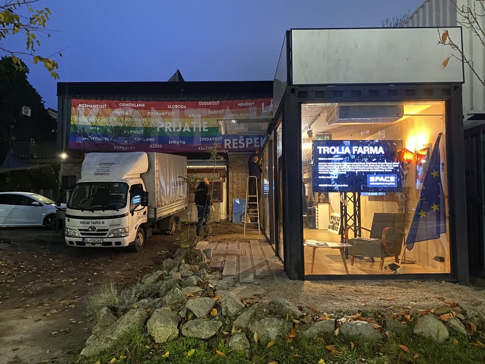 TROLIA FARMA (znovuotvorenie SPACE contemporary art gallery)