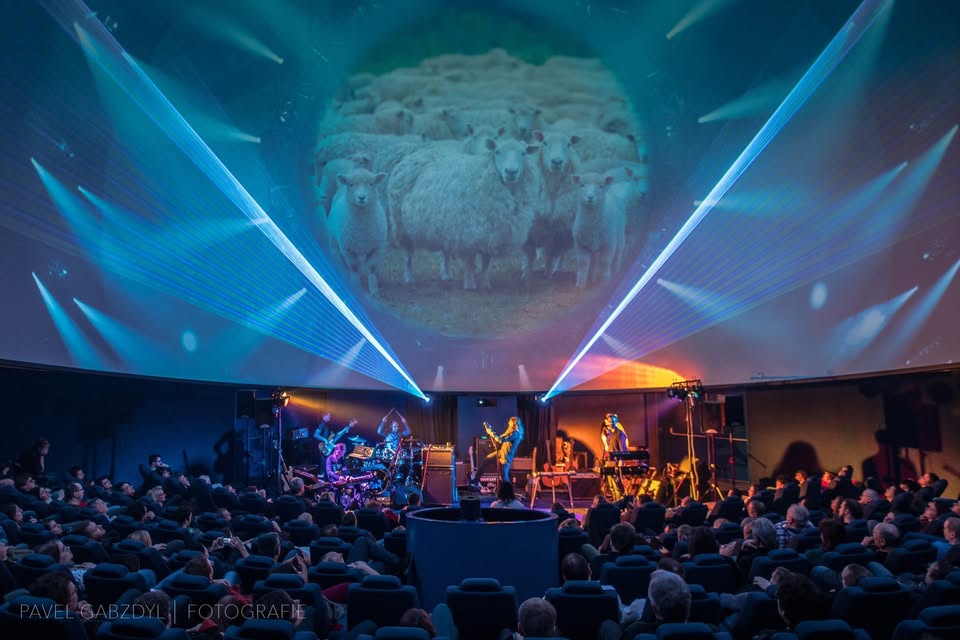 Dvojkoncert Pink Floyd pod hvězdami v podání Distant Bells