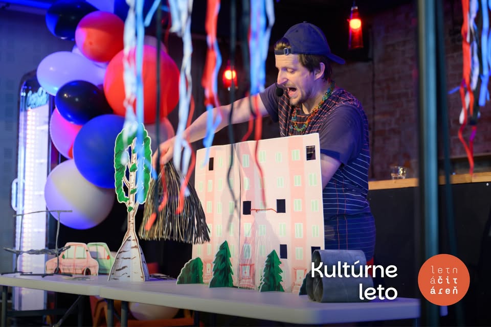 KRPCI Z TRETIEHO VCHODU - divadlo pre deti v letnej čitárni