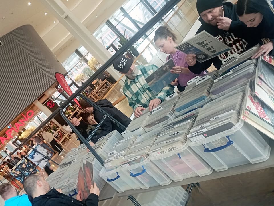 Gramobazár na Bratislavskej zberateľskej burze na Tržnici Nivy