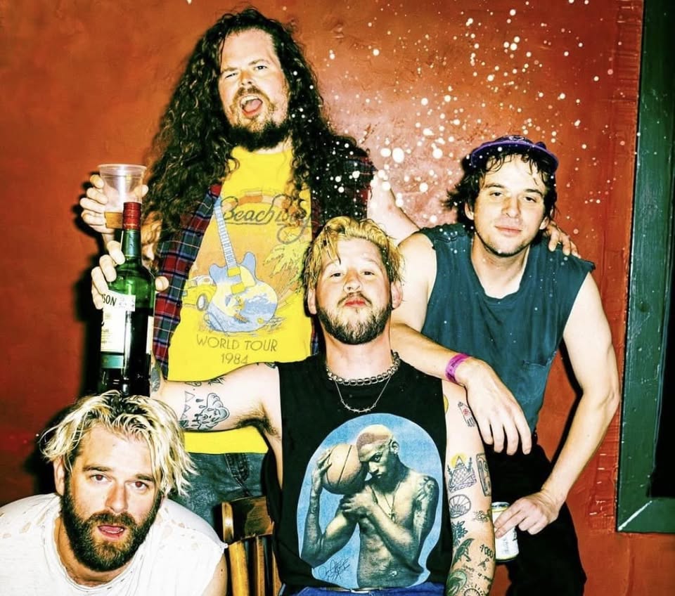 Wavves in Bitterzoet