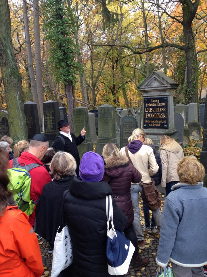 Von Aschrott bis Ury – Der jüdische Friedhof Weißensee