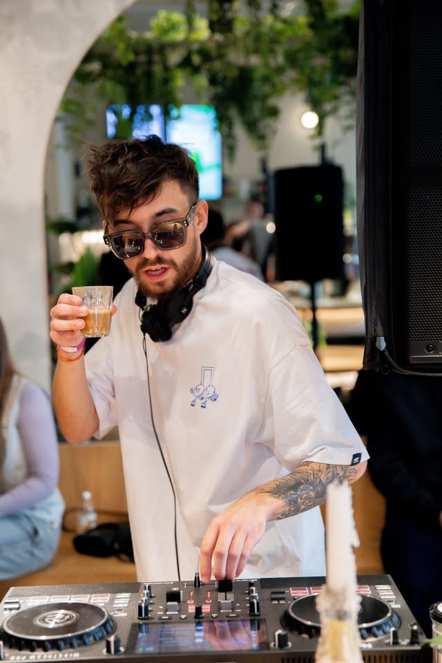 Morning Coffee Rave ve francouzském stylu
