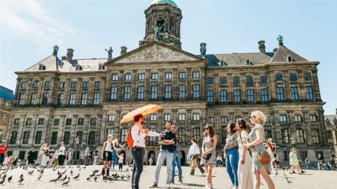 Evening after work Amsterdam citycentre guided walkingtour with local dutch