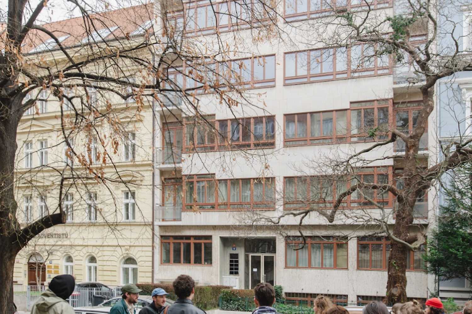 Velkolepá Londýnská: Funkcionalistické obytné stavby a příběhy jejich architektů
