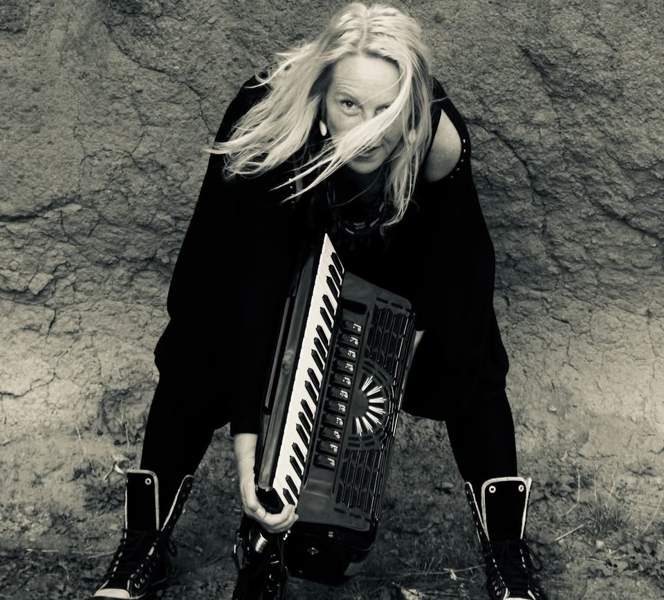 Cathrin Pfeifer-Accordeon- "Wege in der Schwebe"