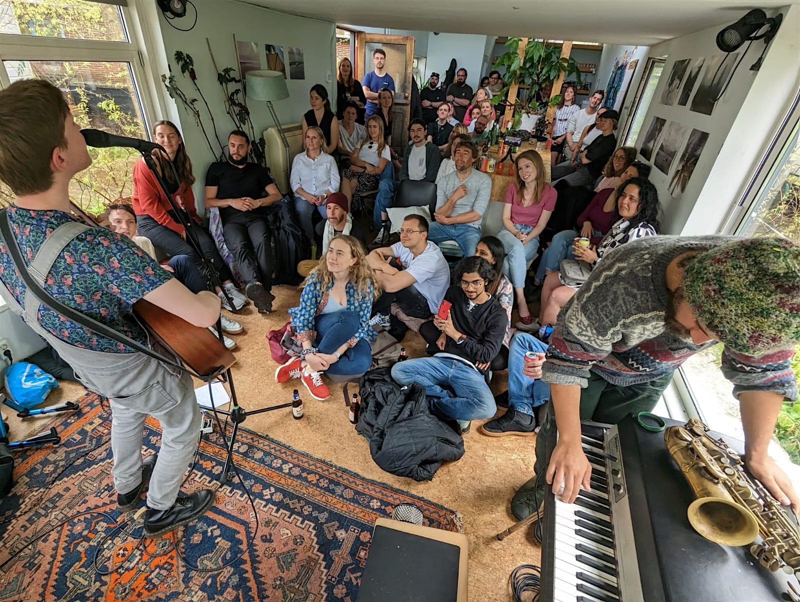 A cosy show on a boat in Amsterdam with Gecko (UK) singer storyteller.