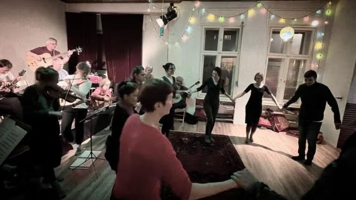 Folkwiese: Folk Session mit Kreistänze