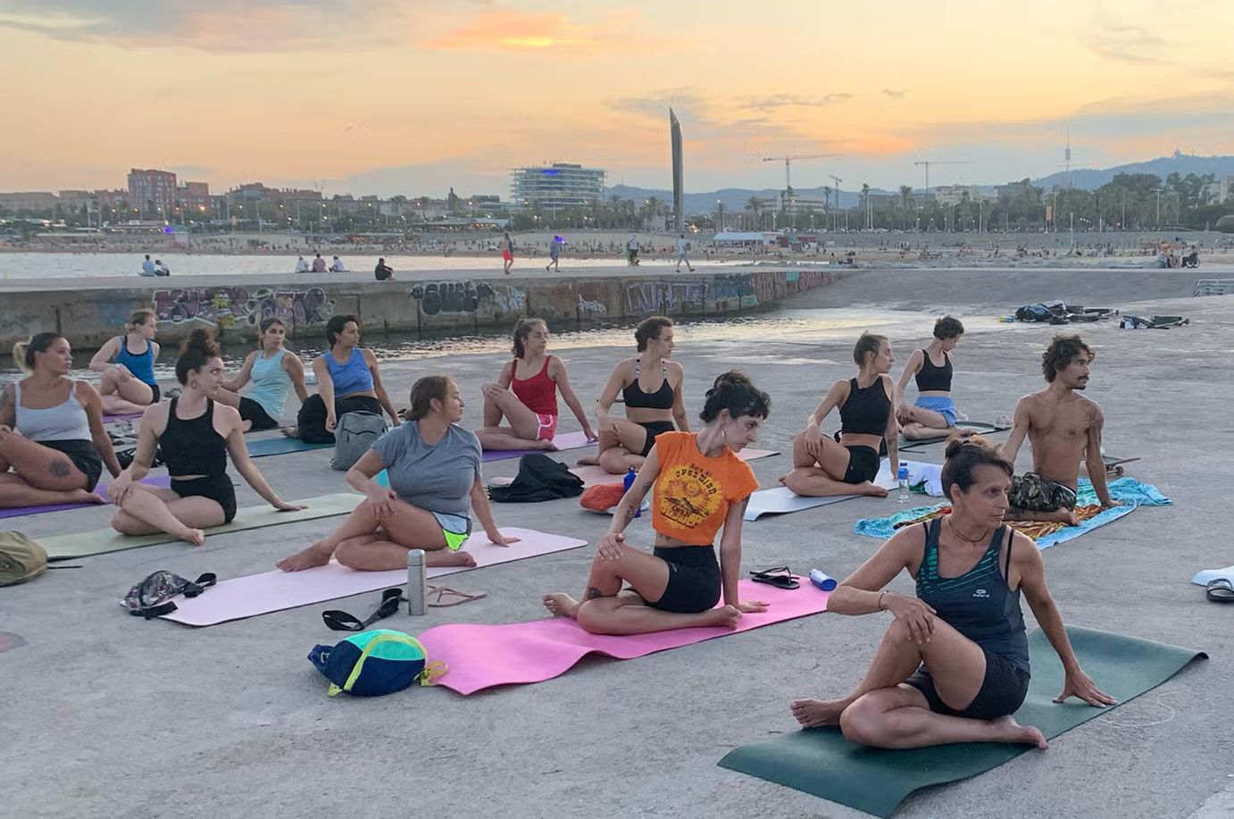 Hatha Vinyasa Flow With Gaëlle+Social Coffee 🧘☕️Contact Meig:@Elertedespetarte