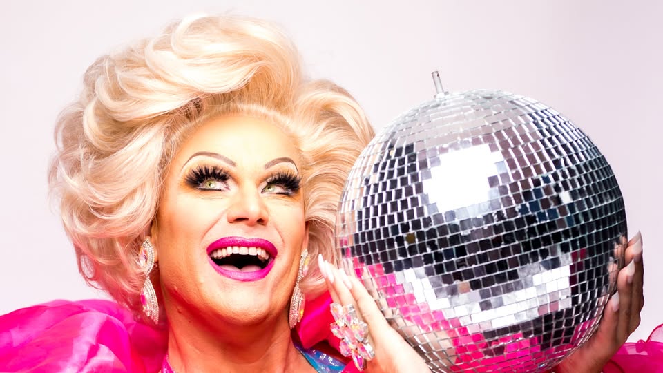 A Night out with April, Fout & Fabulous | Een spelshow met variété en prijzen!