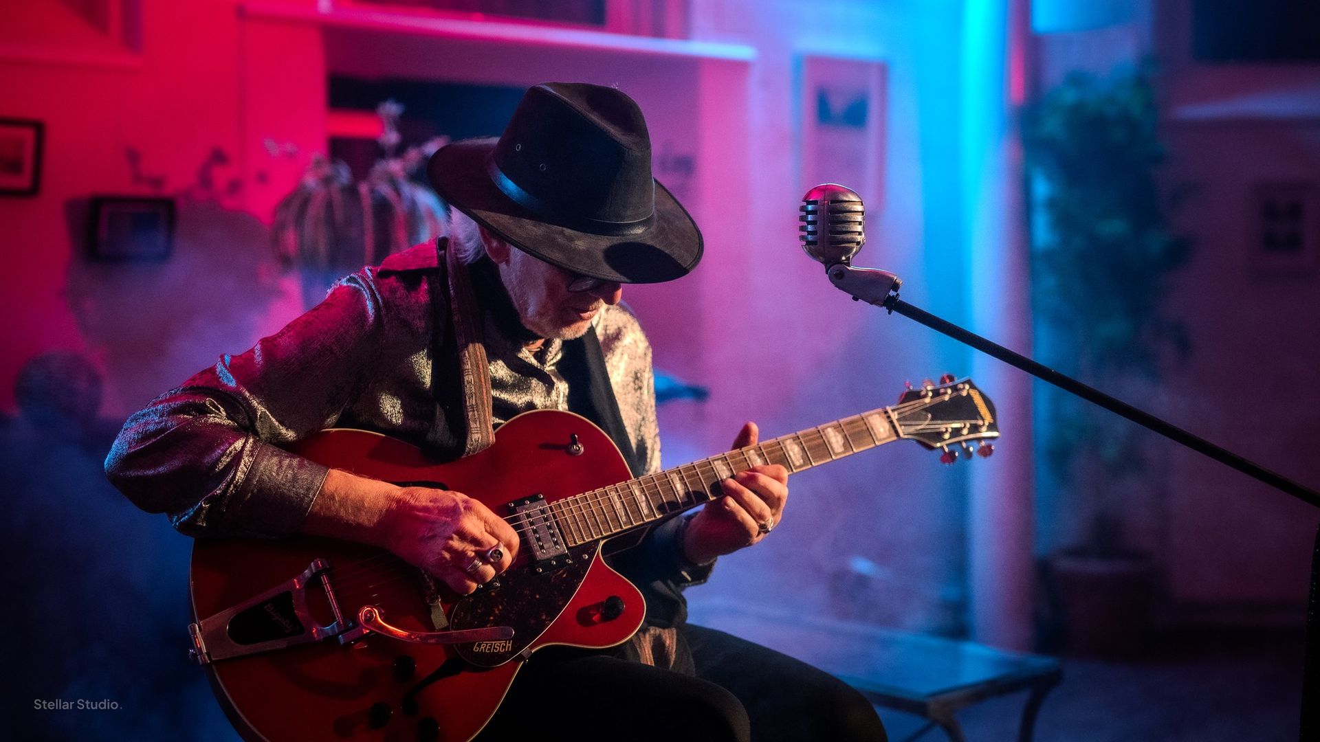 Anton live at Teatro Munganga in Amsterdam