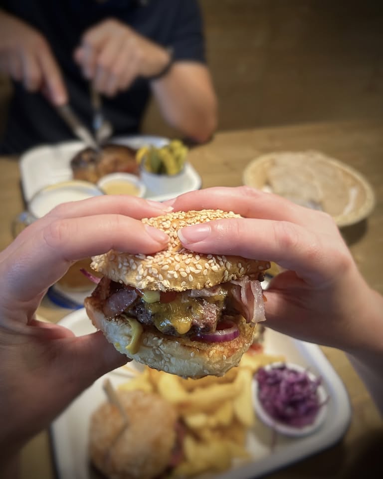 Burger večer s kapelou D2