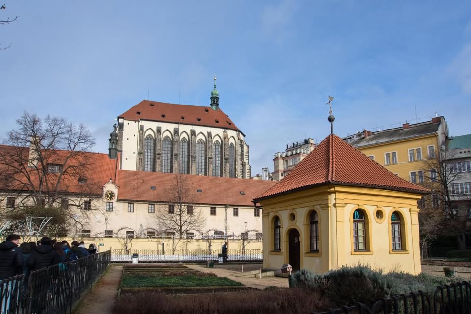 Tajemství pražských pasáží a Františkánské zahrady - páteční procházka