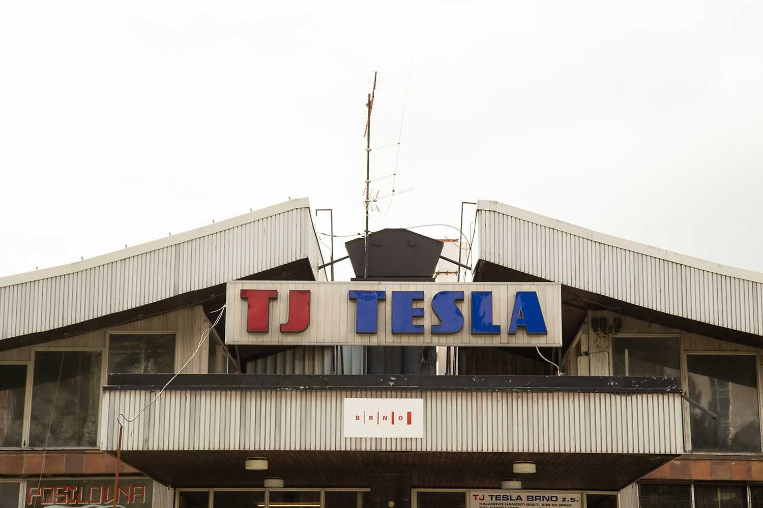 Sportovní a plavecký areál TJ Tesla