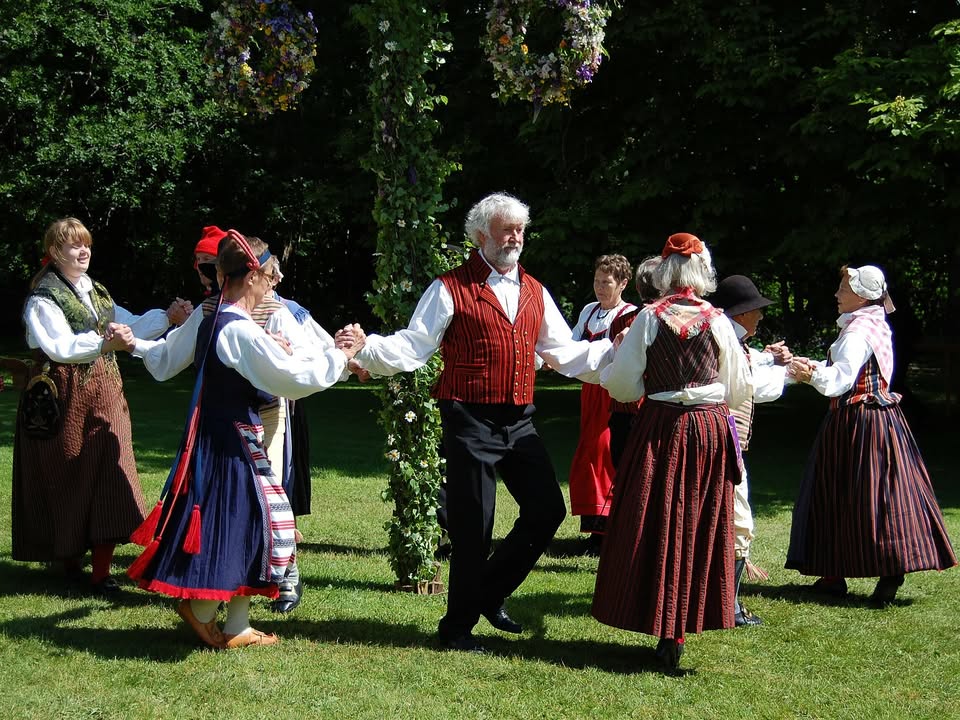 Not So Simple Diamonds - Round Dance V+VI - Praha