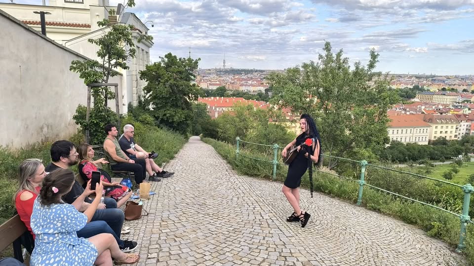 Petřínské múzy - Srpen venku na Petříně