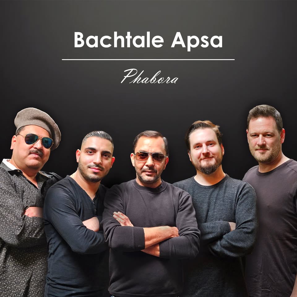 Bachtale Apsa | Letní scéna na nádvoří Betlémské kaple