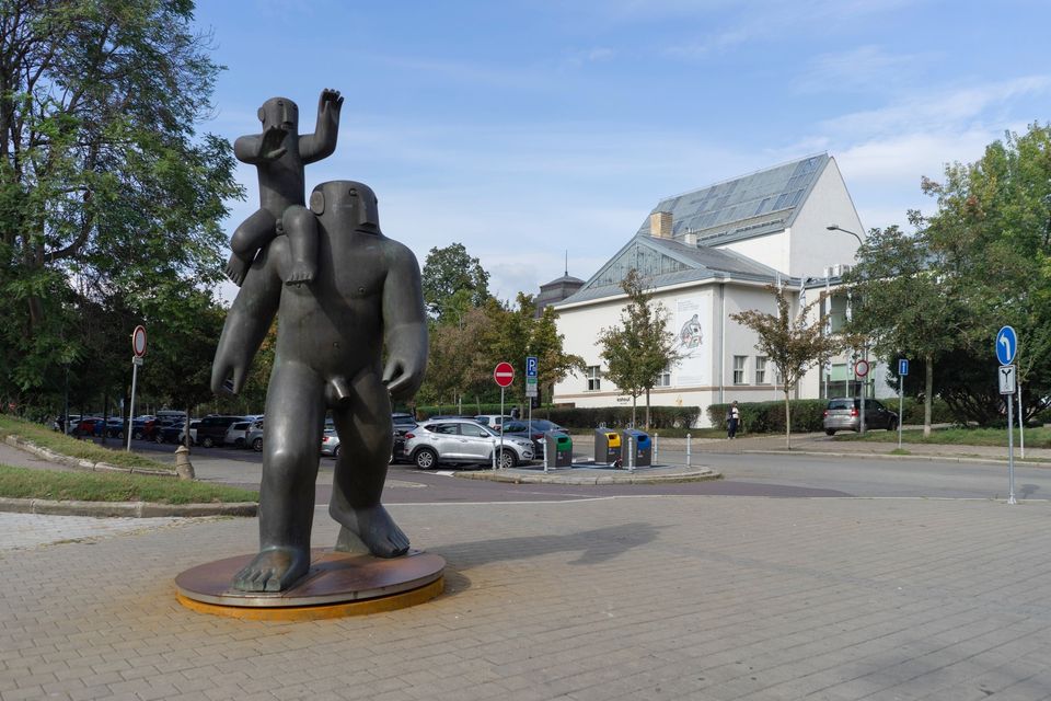 Procházka po sochařských realizacích Maria Kotrby v Brně - Kryštof, Spravedlnost, Kroužkování