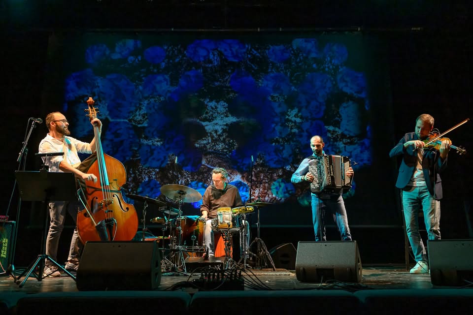 Invisible World v Jazz Docku!