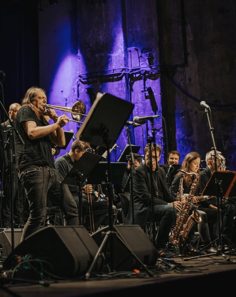 Umsonst & Draußen Funky Bigband Berlin