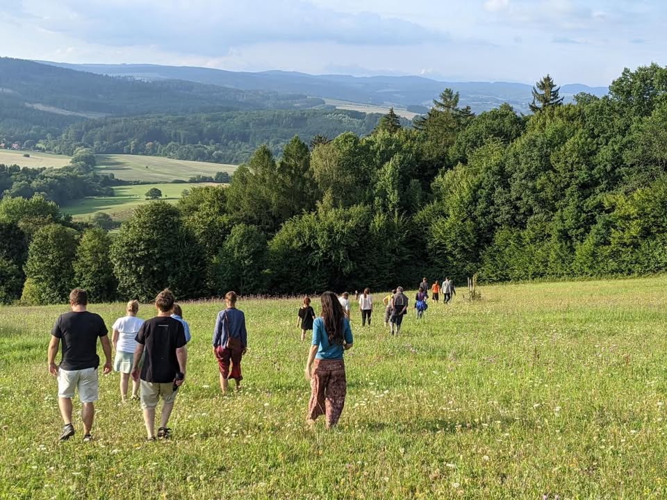 Benefiční kytkoblešák na podporu Klimatické akademie