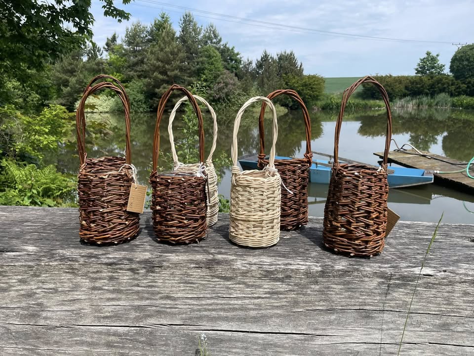 Lampičky a ptačí krmítka z vrbového proutí