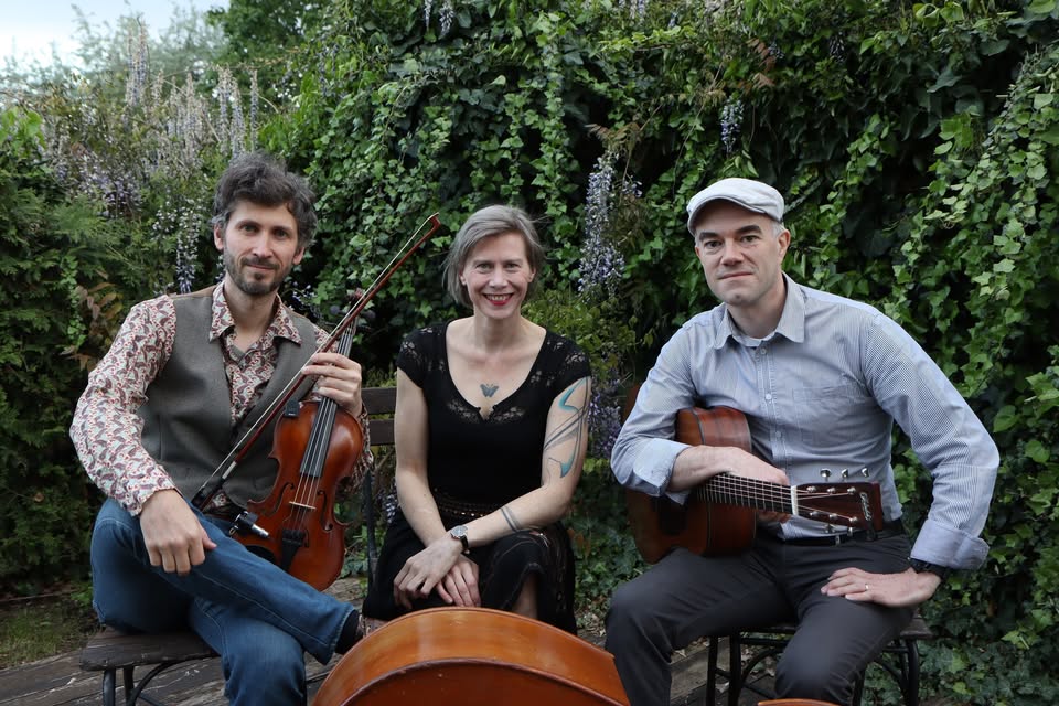 LOES Bluegrass Trio v Praze - Divadlo Apropo