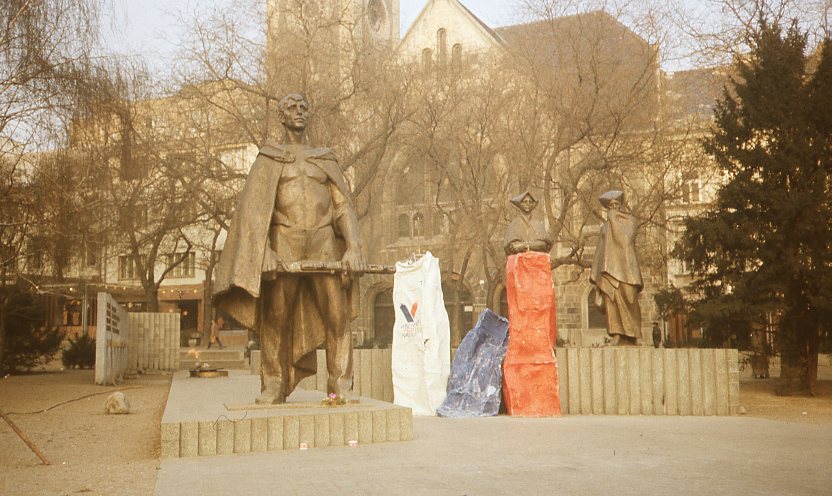 17. november v Štúdiu 12