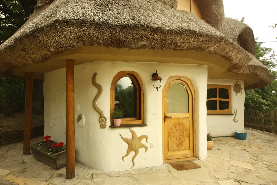 Prírodné staviteľstvo a sebestačnosť