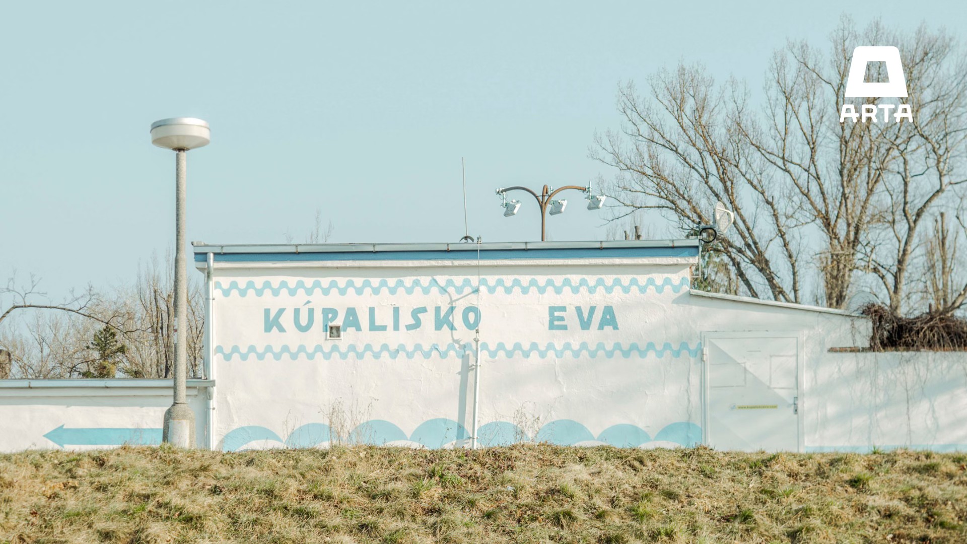 Vernisáž výstavy: Tomáš Turek / Fotoliečba (Pouličná galéria Vitrínky)