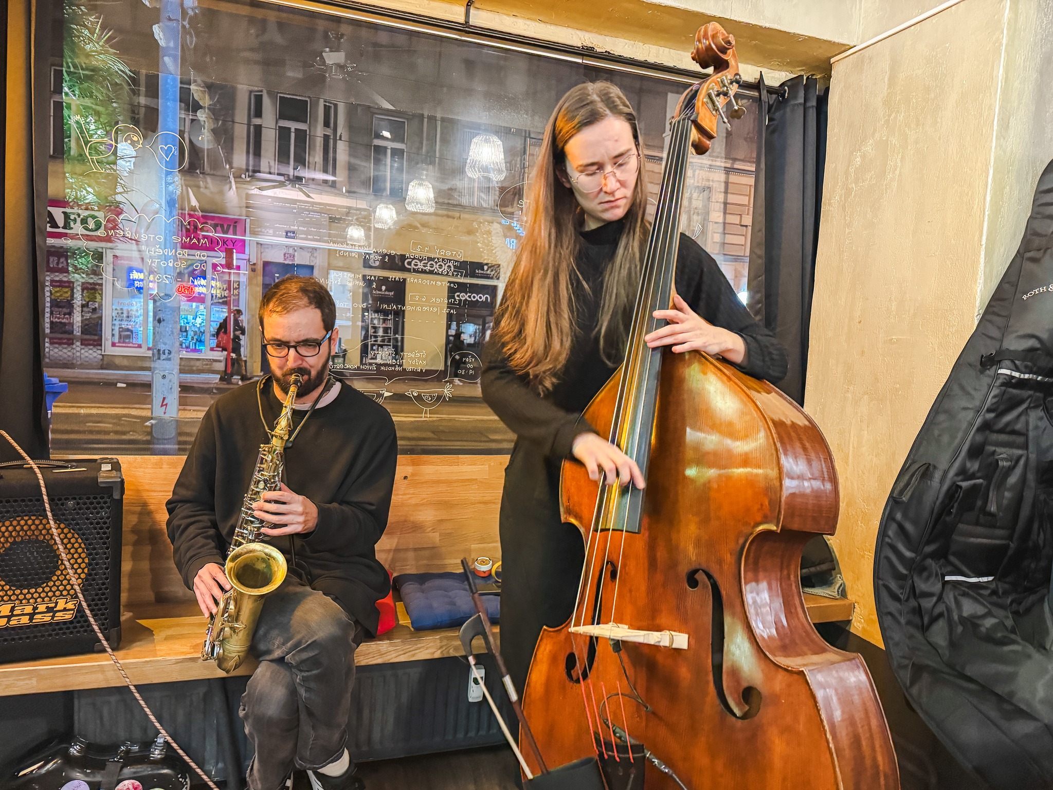 Jazz a experimentální hudba dua Toša: Okouzlující souhra saxofonu a kontrabasu