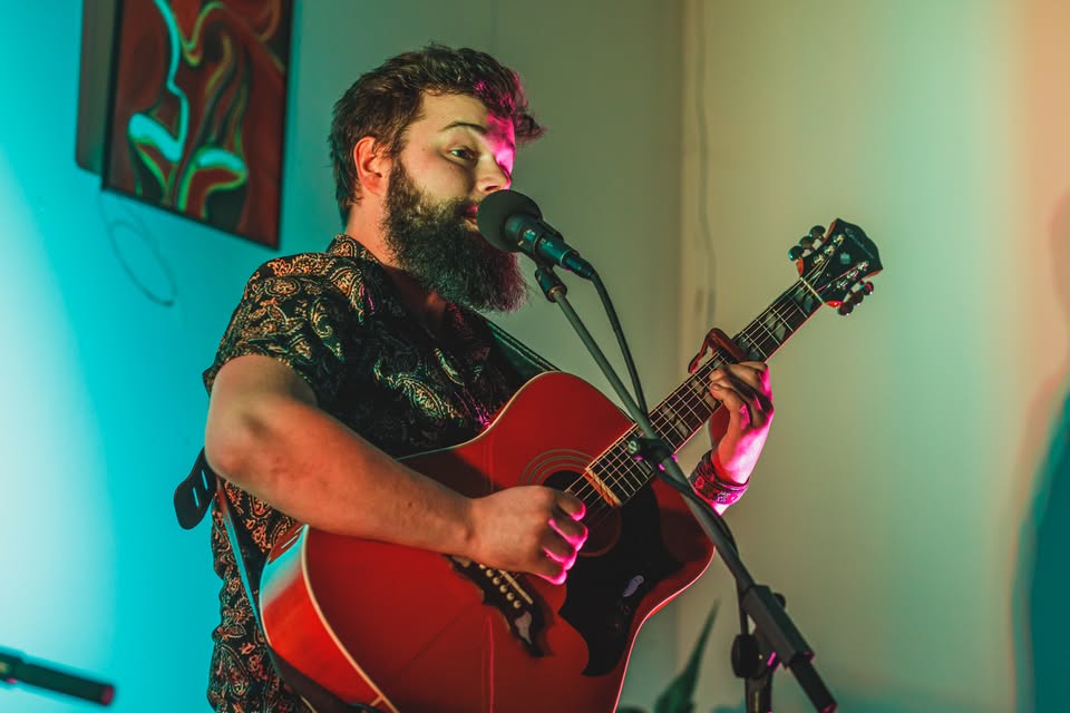 Folk-pop koncert Chris Ellys I Osemdesiatka