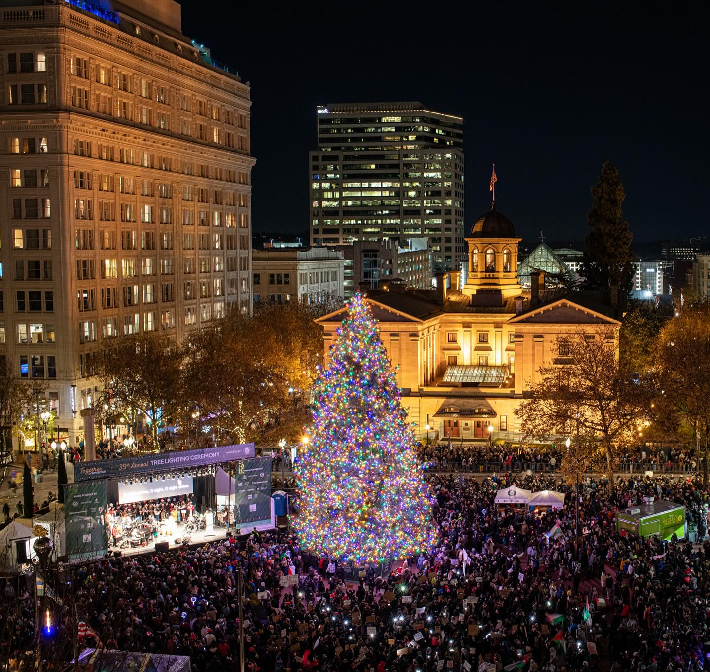 ZGNW - Christmas Walk through Downtown Portland