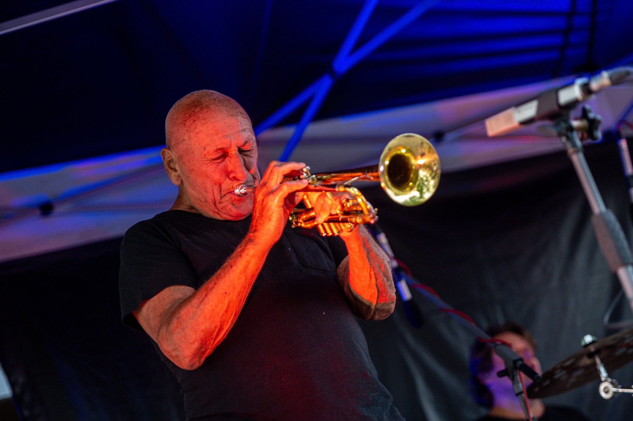 Laco Deczi & Celula New York aneb Jazz pod širákem v Čertousích
