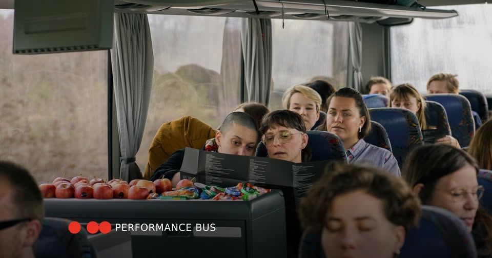 PERFORMANCE BUS (severní cesta s novým kurátorským týmem)