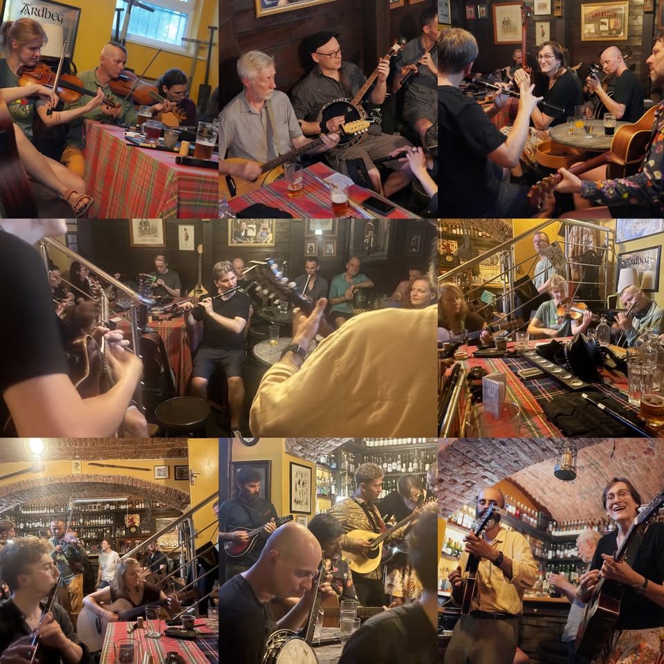 Irish music session