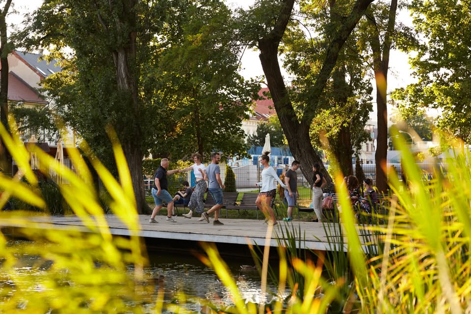 Letné swingové tančiarne v Mestskom parku