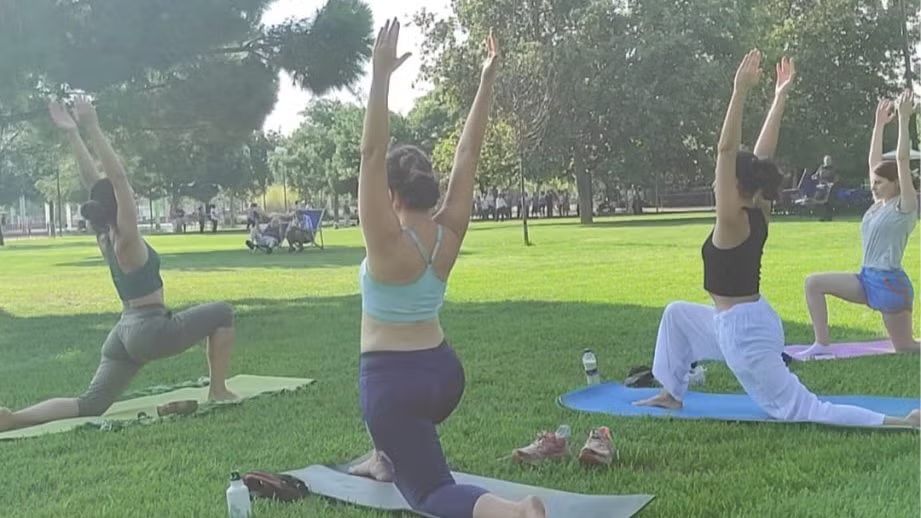 Yoga in the Glòries Park