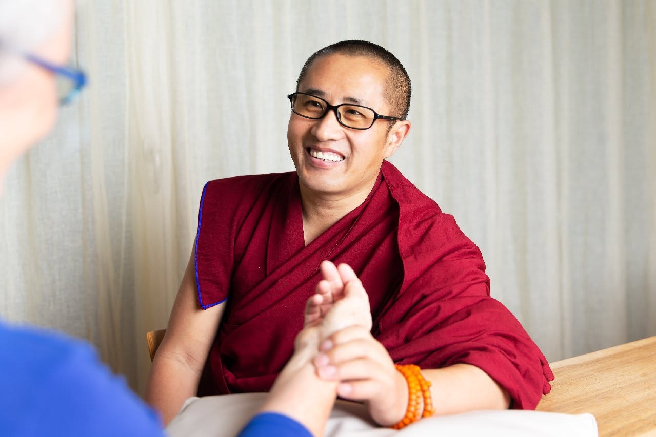 Tibetská medicína - Individuálne zdravotné konzultácie - Amchi Lobsang Rabjee