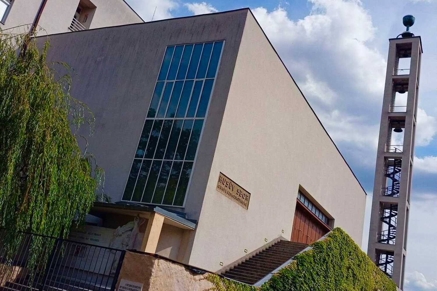 V dohledu kalichu – Husův sbor na Vinohradech